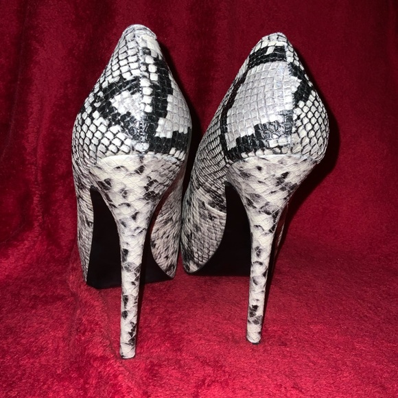 STEVE MADDEN Ultra-high Heels Snakeskin (faux) Gorgeous! - Picture 3 of 10
